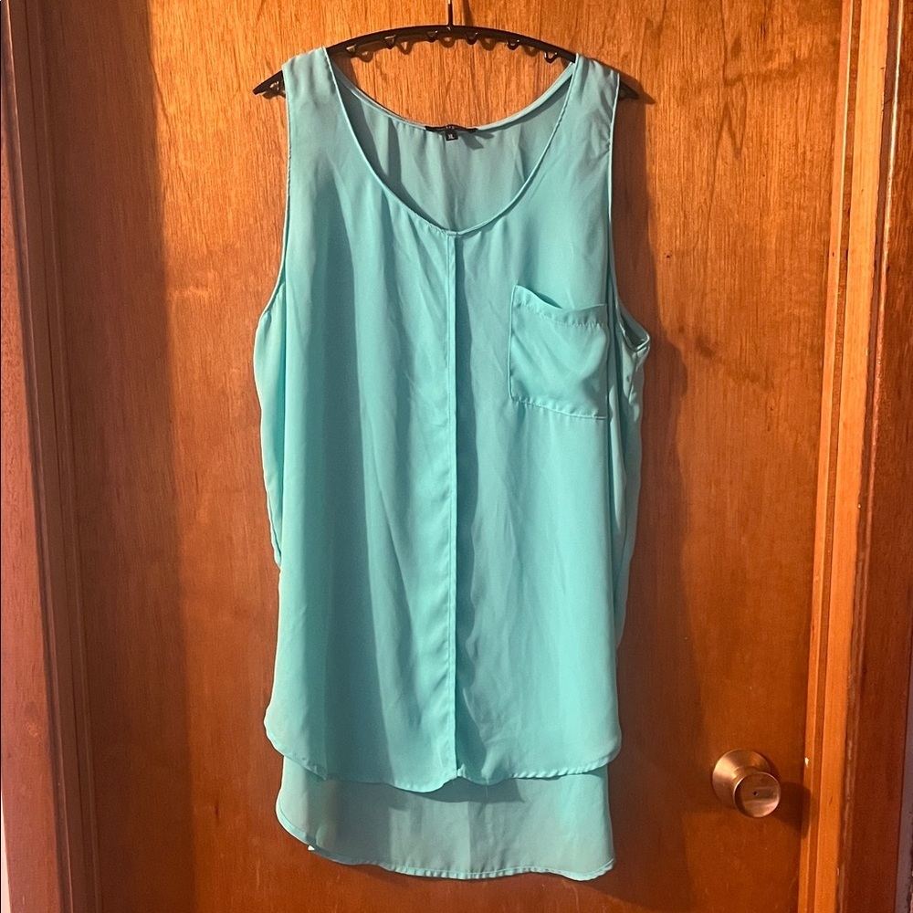 Woman’s Eclipse Sleeveless Turquoise Blouse XL